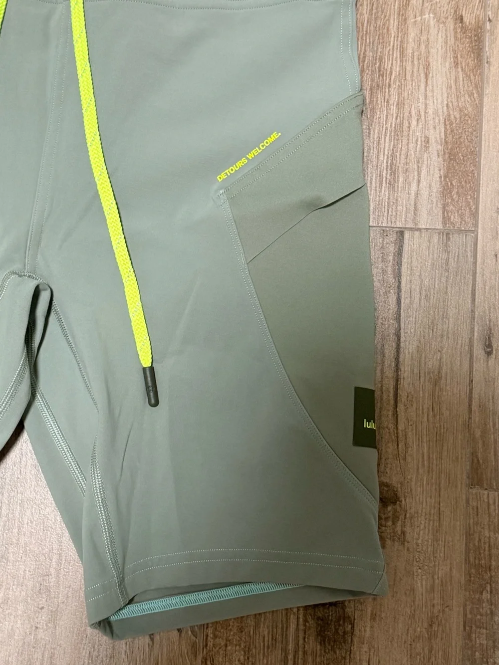 Lululemon Cargo Hiking Shorts Size 8 Laurel Sage Green